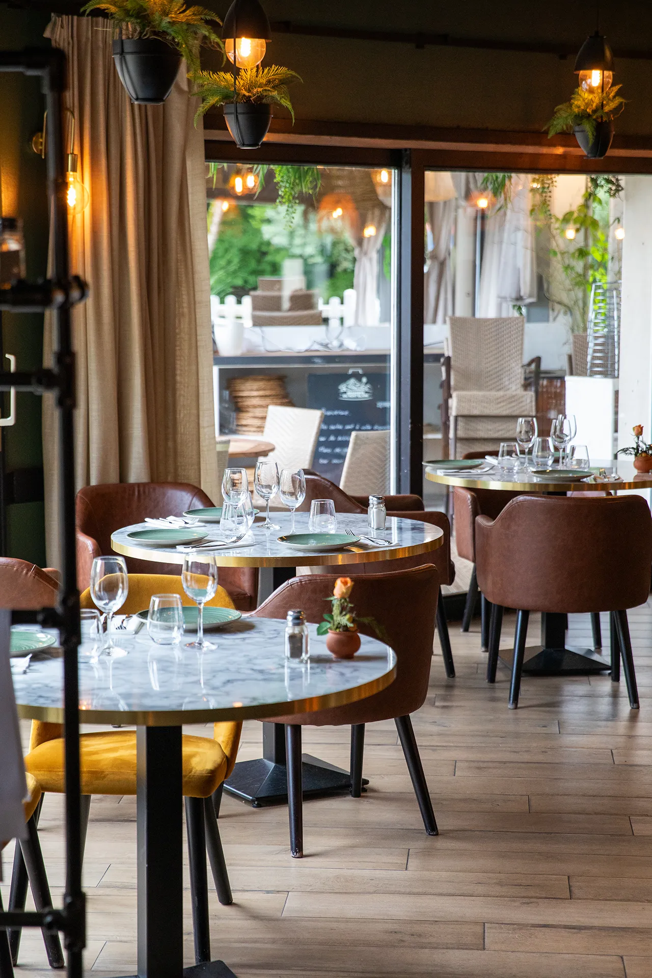 Vue intérieur de la salle du restaurant Rosière